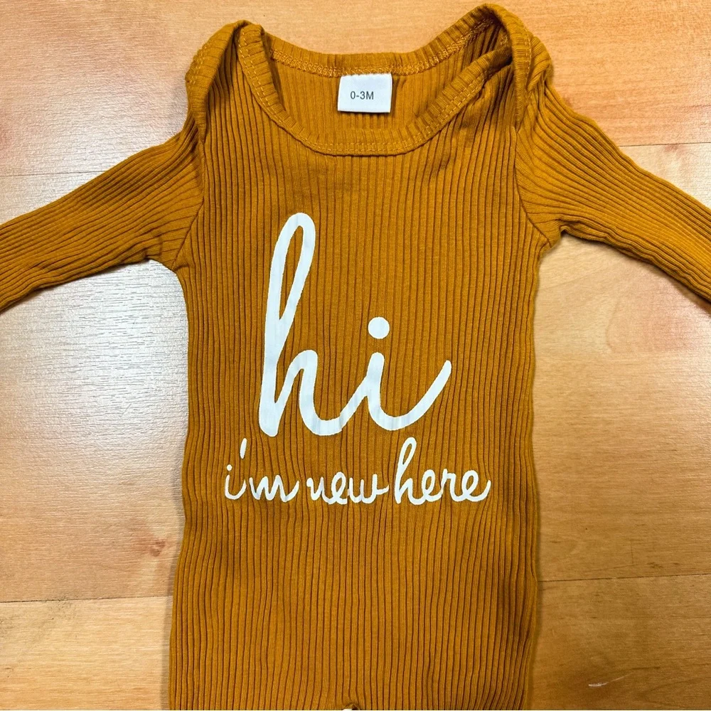 Going Home Mustard Yellow “Hi I’m New Here” 3-Piece Newborn Unisex Outfit 0-3M